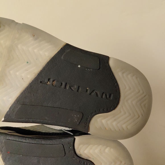Toddler Boys Black Jordans Size 12 - Picture 7 of 14